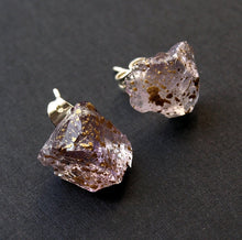 Load image into Gallery viewer, Gold Splatter & Raw Amethyst Chunk Earrings, Geo Earrings, Rock Stud Earrings, Crystal Earrings