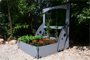 Set up/ Take Down Outdoor Vegetable Grow Bed W/ Trellising Kit